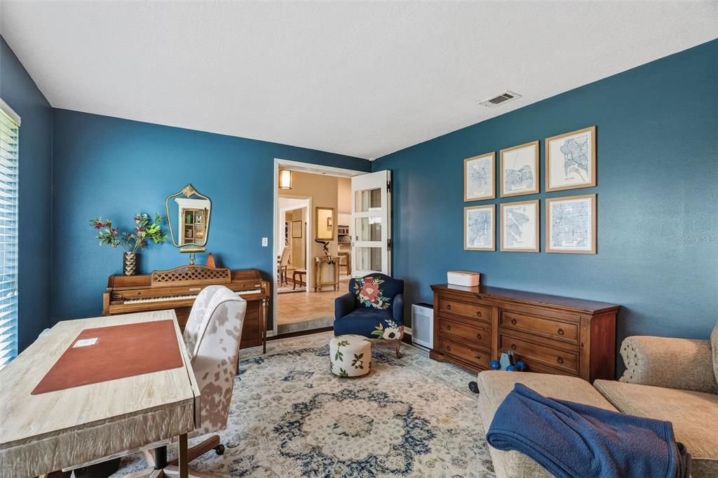 Activo con contrato: $695,000 (4 camas, 3 baños, 2503 Pies cuadrados)