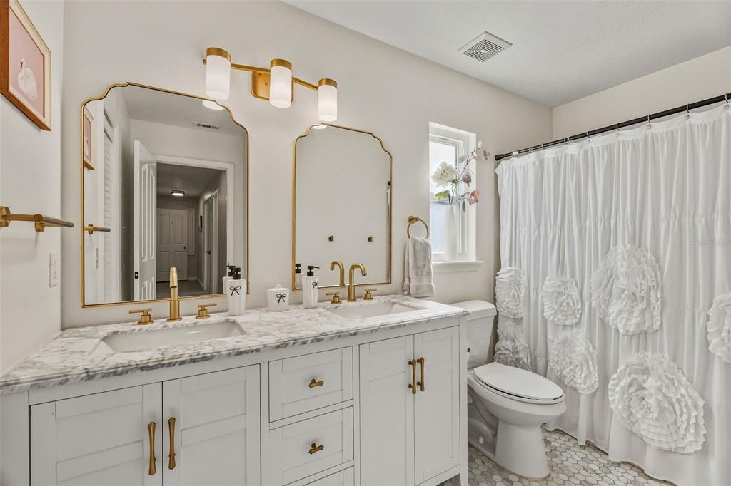 Activo con contrato: $695,000 (4 camas, 3 baños, 2503 Pies cuadrados)