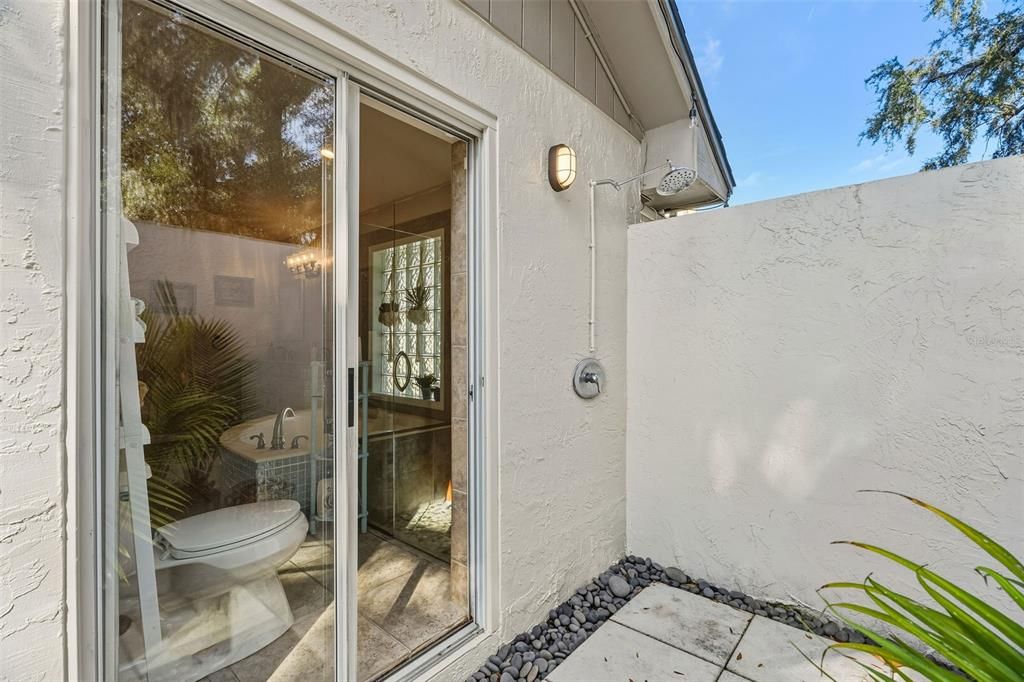 Activo con contrato: $695,000 (4 camas, 3 baños, 2503 Pies cuadrados)