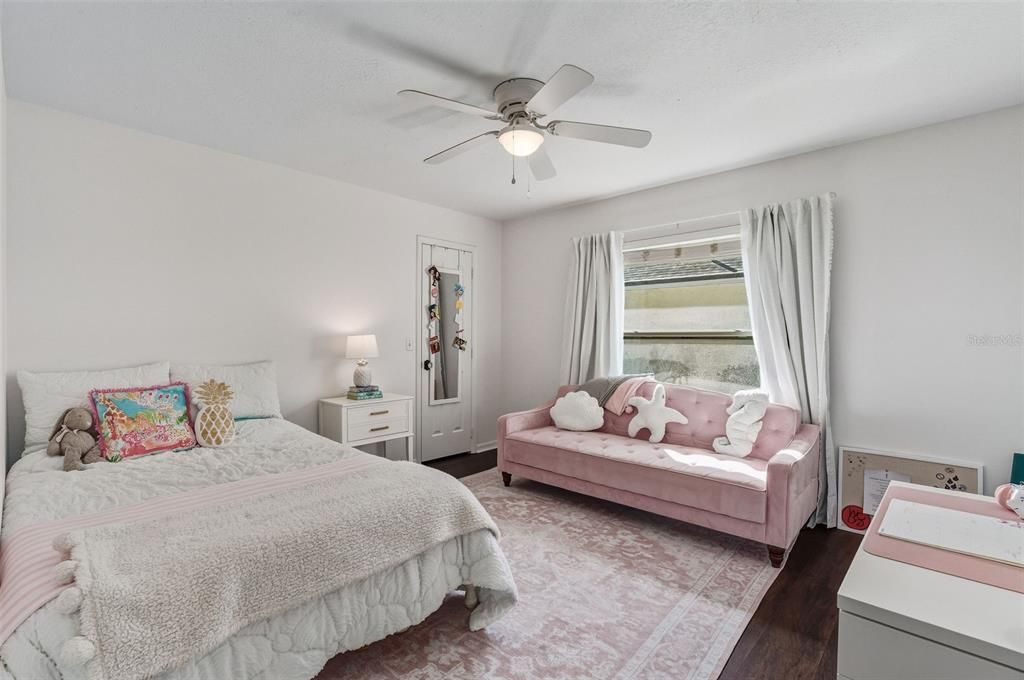 Activo con contrato: $695,000 (4 camas, 3 baños, 2503 Pies cuadrados)