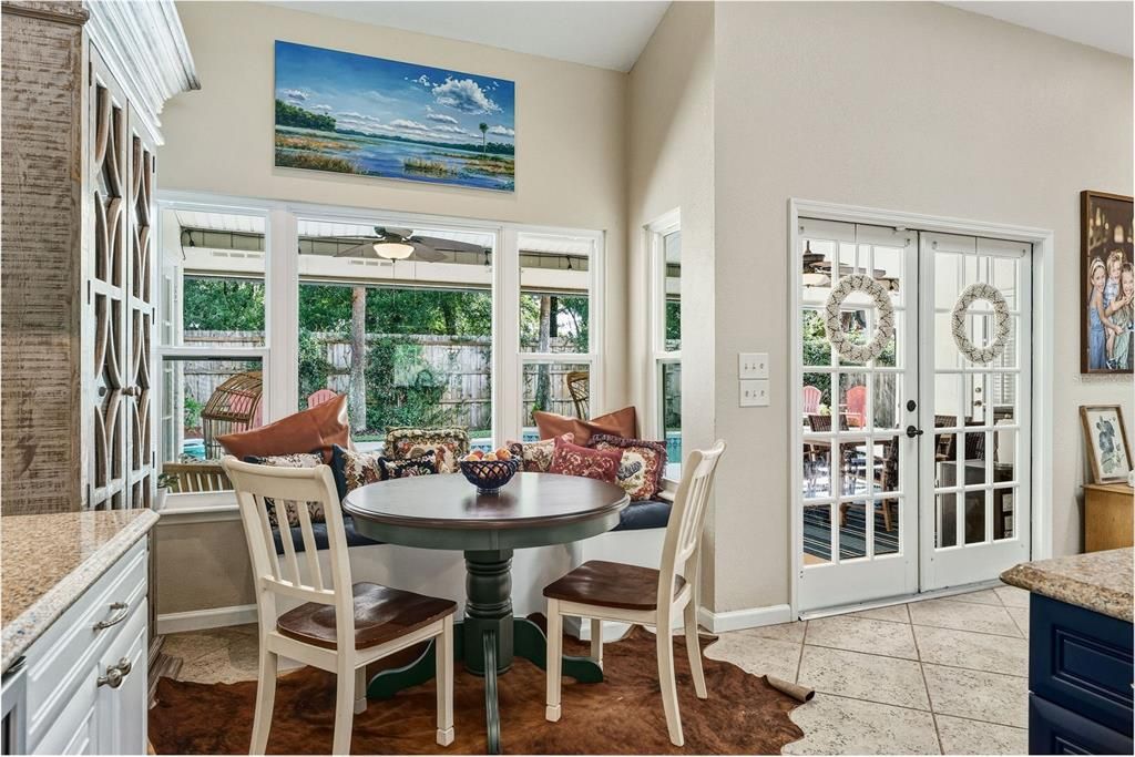 Activo con contrato: $695,000 (4 camas, 3 baños, 2503 Pies cuadrados)