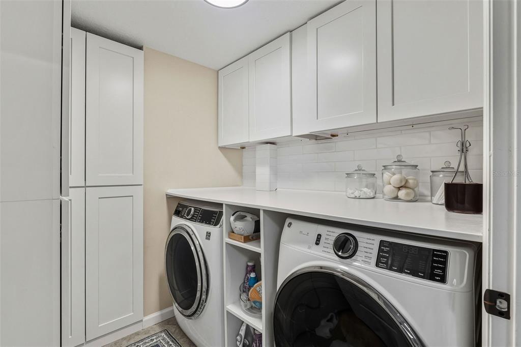 Activo con contrato: $695,000 (4 camas, 3 baños, 2503 Pies cuadrados)