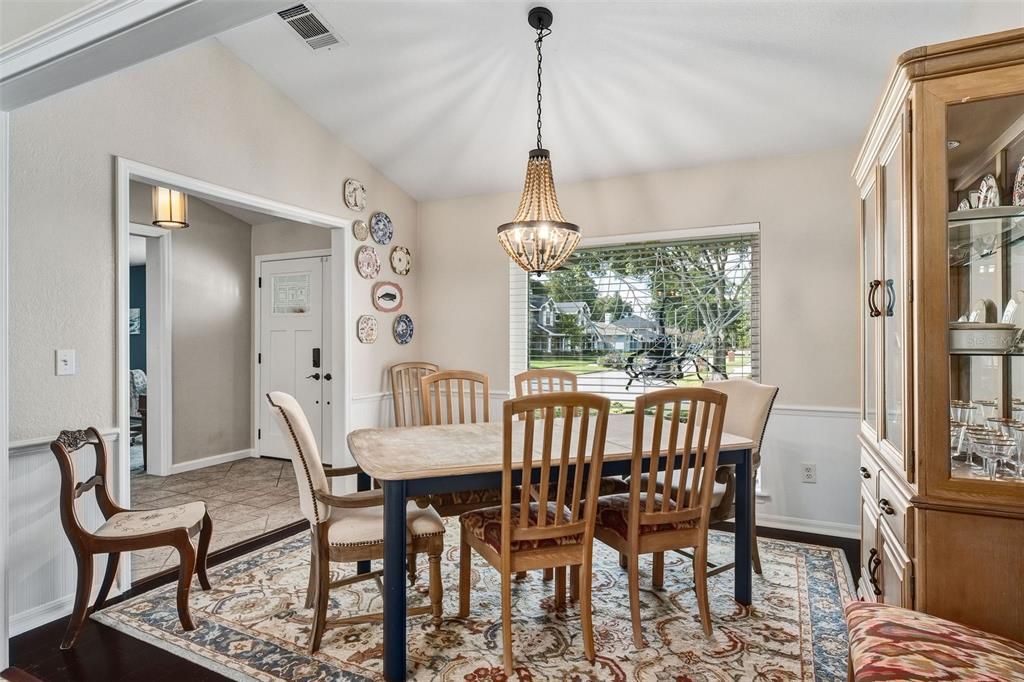 Activo con contrato: $695,000 (4 camas, 3 baños, 2503 Pies cuadrados)