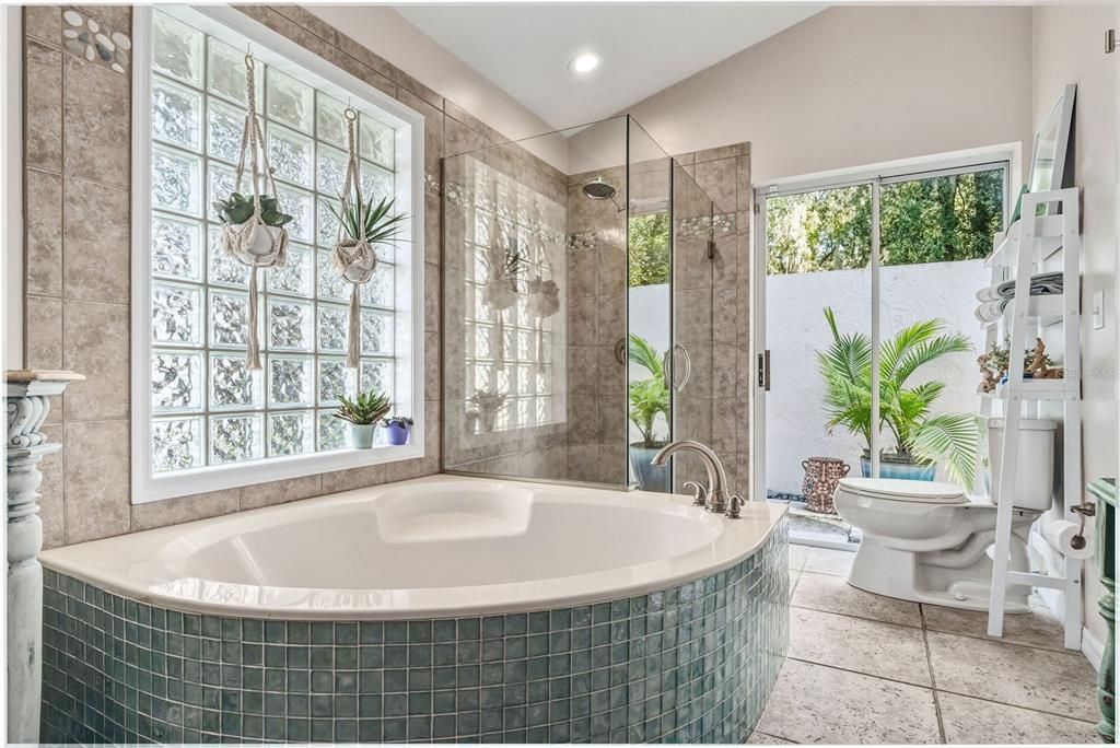 Activo con contrato: $695,000 (4 camas, 3 baños, 2503 Pies cuadrados)