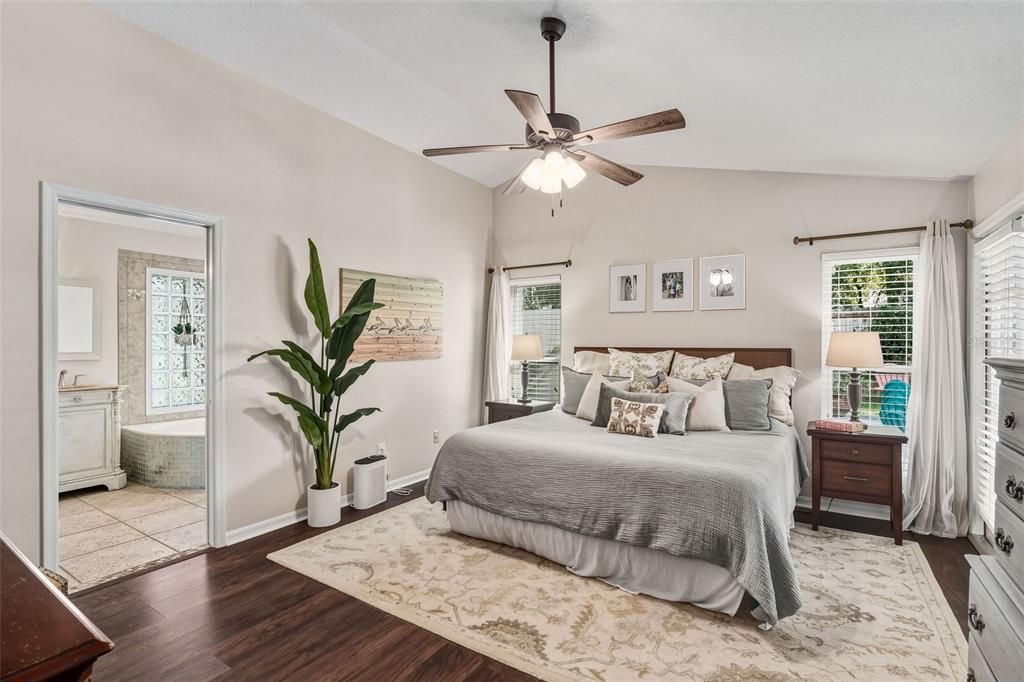 Activo con contrato: $695,000 (4 camas, 3 baños, 2503 Pies cuadrados)