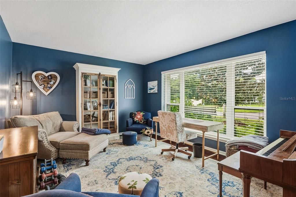 Activo con contrato: $695,000 (4 camas, 3 baños, 2503 Pies cuadrados)