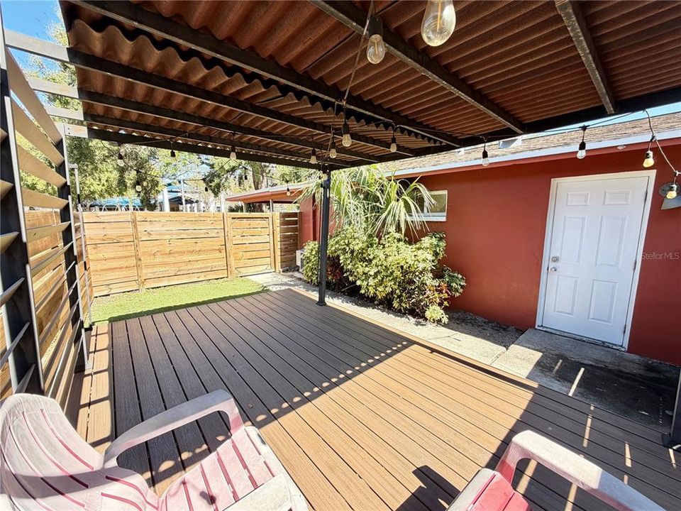 For Rent: $1,900 (2 beds, 1 baths, 729 Square Feet)