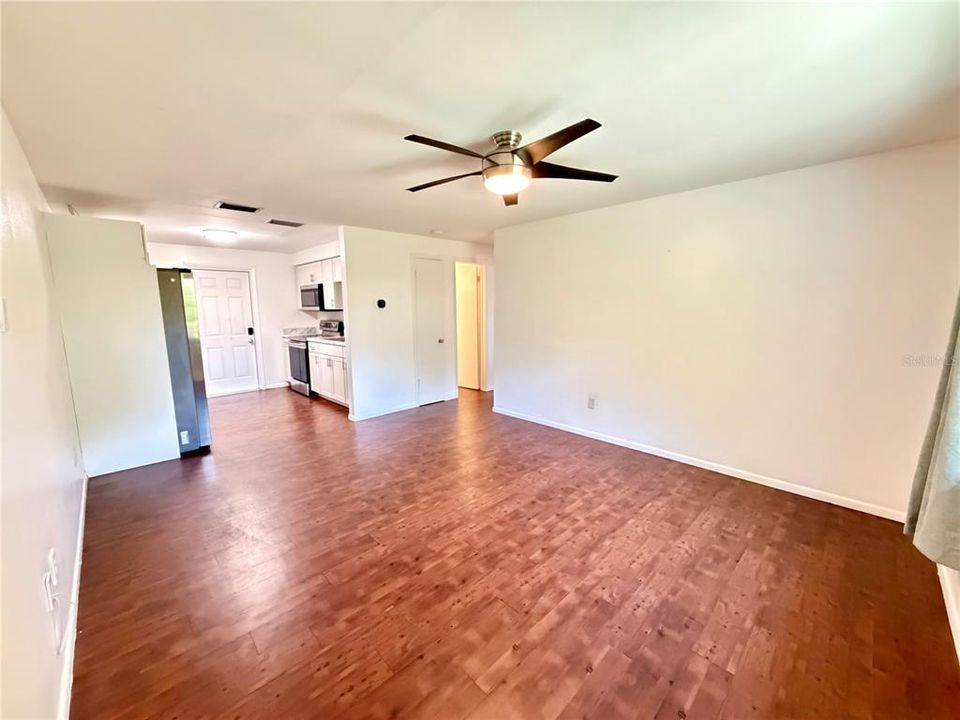 For Rent: $1,900 (2 beds, 1 baths, 729 Square Feet)