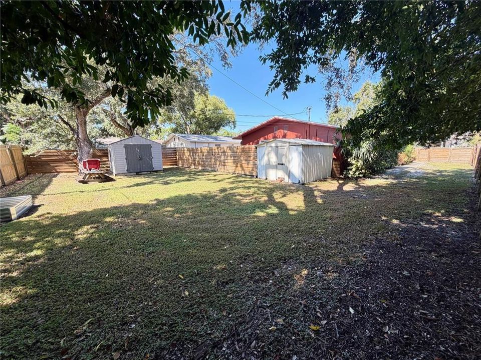 For Rent: $1,900 (2 beds, 1 baths, 729 Square Feet)