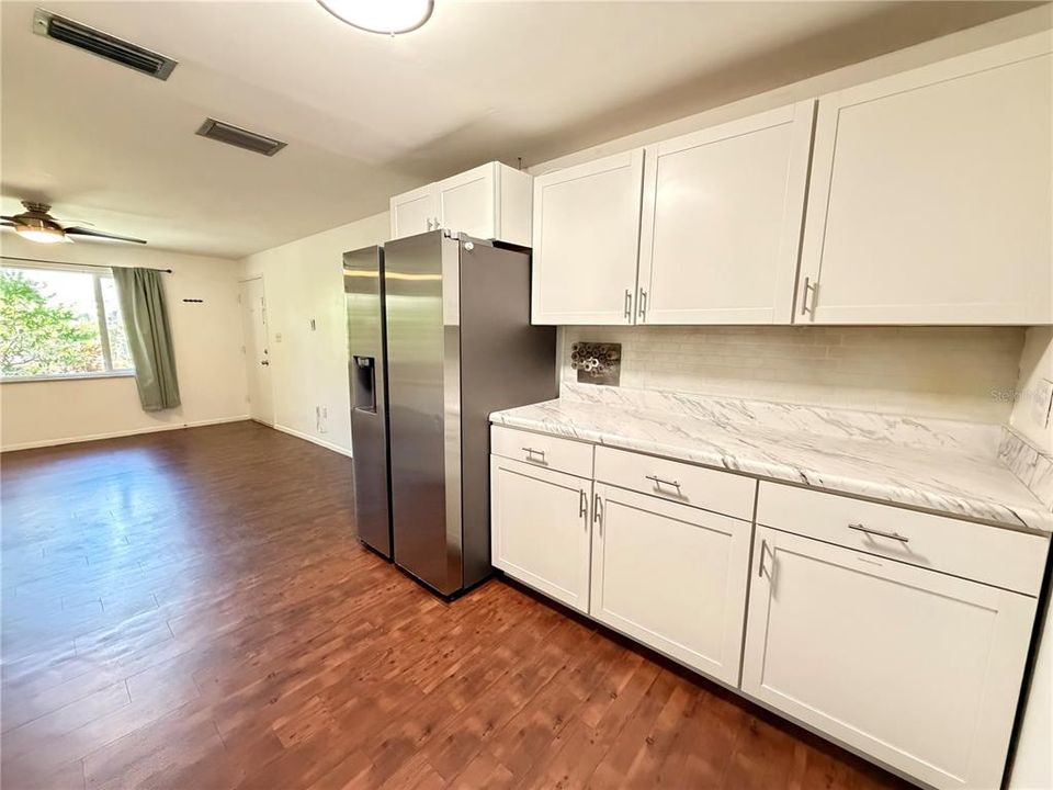 For Rent: $1,900 (2 beds, 1 baths, 729 Square Feet)