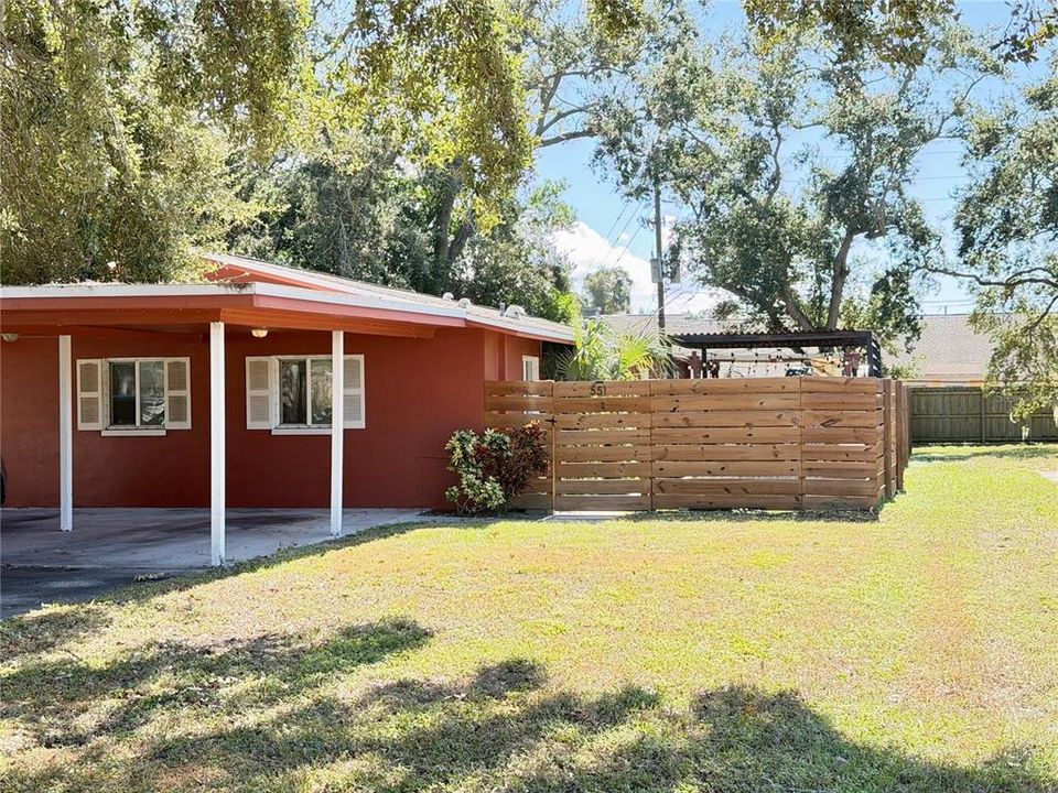 For Rent: $1,900 (2 beds, 1 baths, 729 Square Feet)