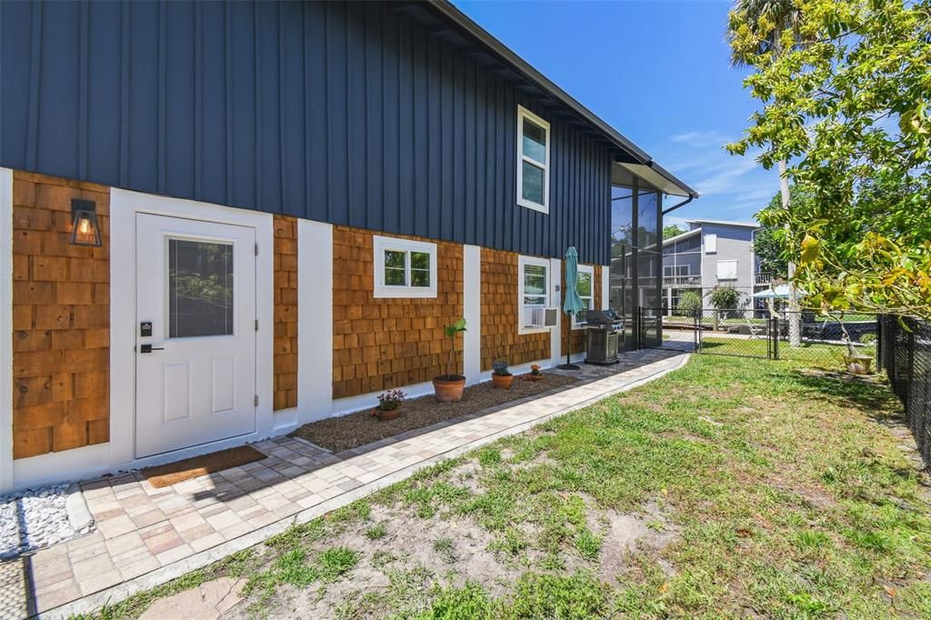 合同活跃: $764,000 (3 贝兹, 2 浴室, 1632 平方英尺)