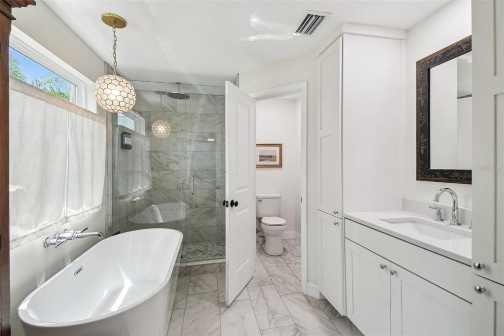 合同活跃: $764,000 (3 贝兹, 2 浴室, 1632 平方英尺)