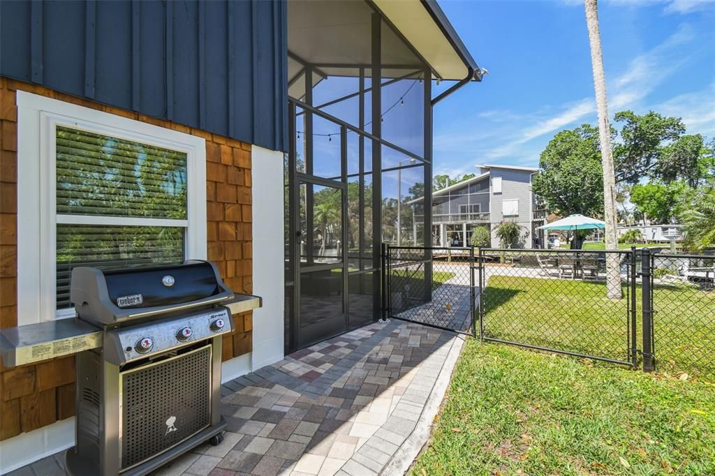 合同活跃: $764,000 (3 贝兹, 2 浴室, 1632 平方英尺)