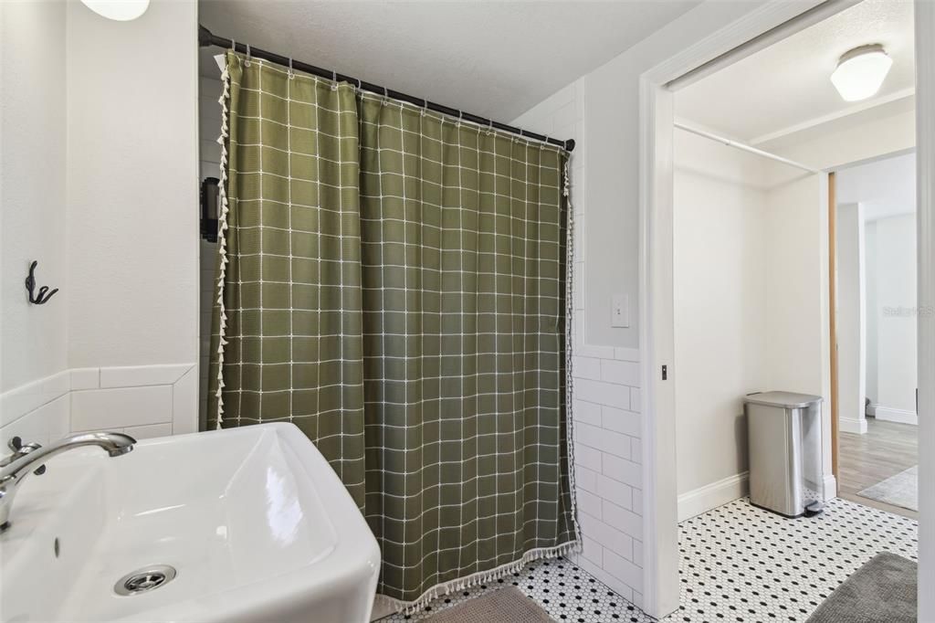 合同活跃: $764,000 (3 贝兹, 2 浴室, 1632 平方英尺)