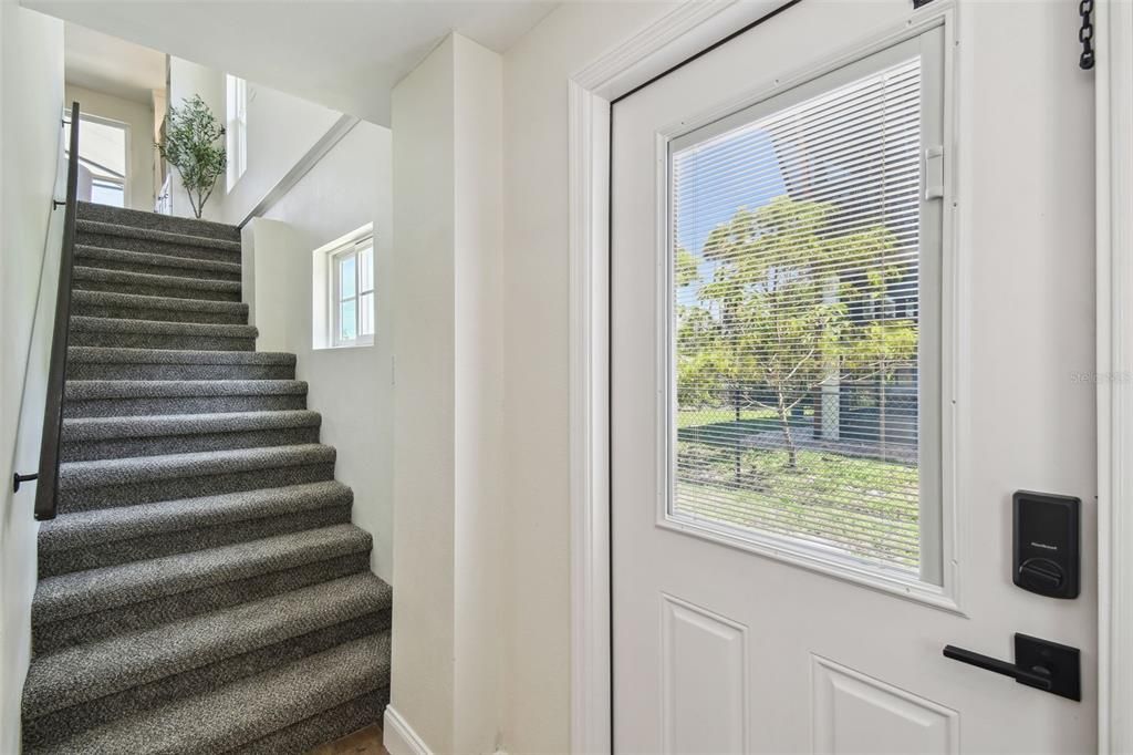 合同活跃: $764,000 (3 贝兹, 2 浴室, 1632 平方英尺)