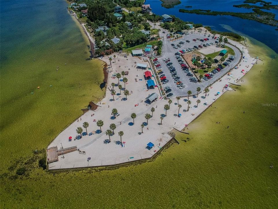 合同活跃: $764,000 (3 贝兹, 2 浴室, 1632 平方英尺)