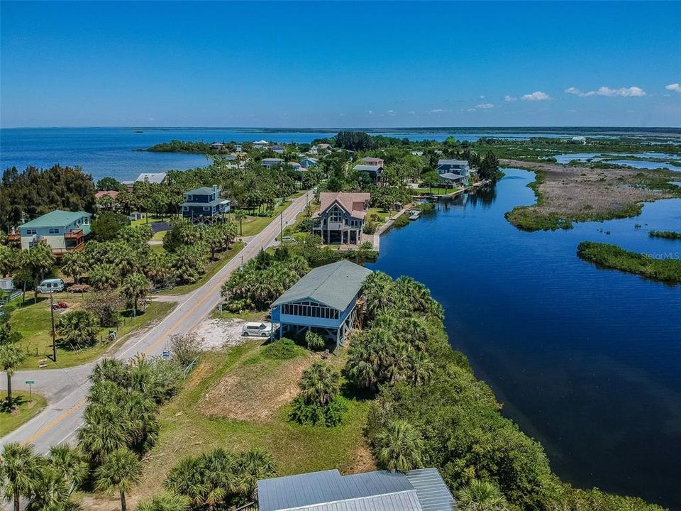 合同活跃: $764,000 (3 贝兹, 2 浴室, 1632 平方英尺)