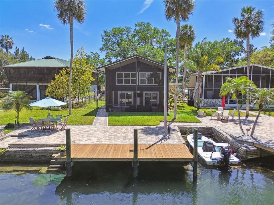 合同活跃: $764,000 (3 贝兹, 2 浴室, 1632 平方英尺)