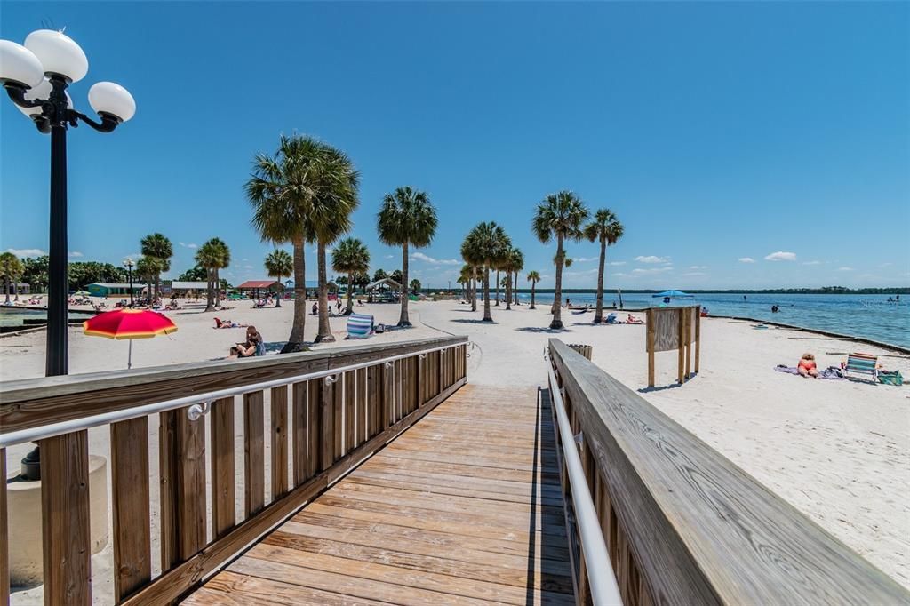 合同活跃: $764,000 (3 贝兹, 2 浴室, 1632 平方英尺)