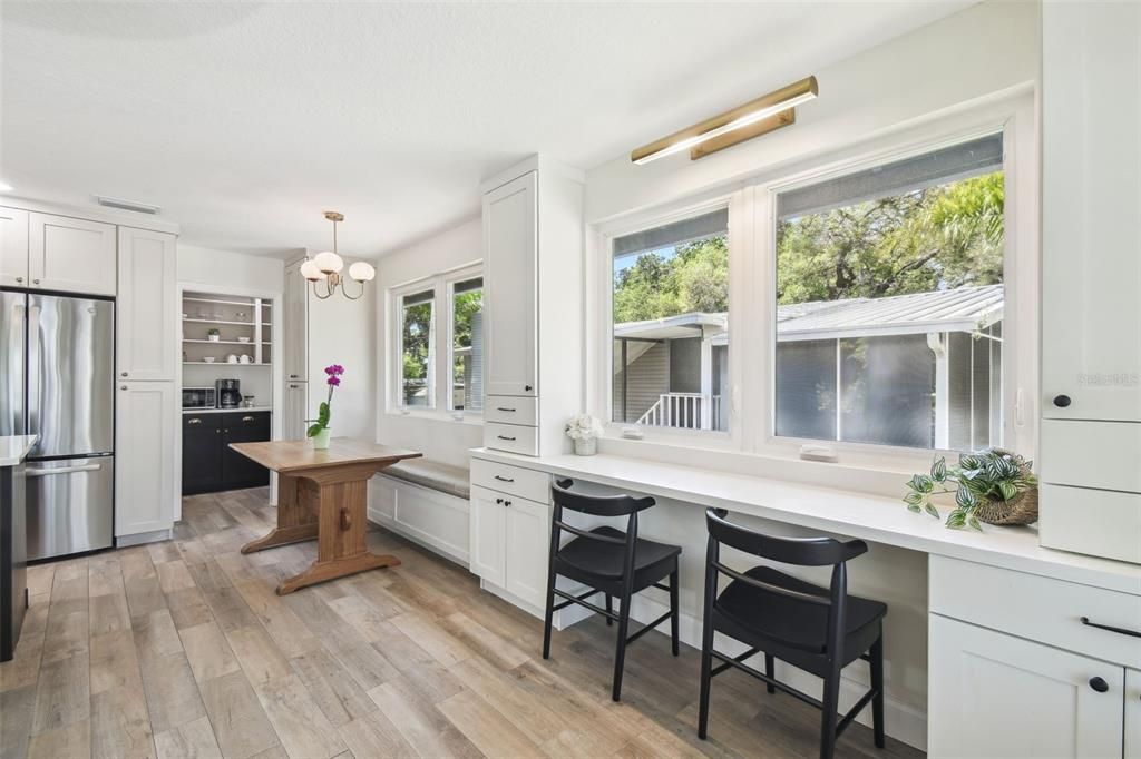 合同活跃: $764,000 (3 贝兹, 2 浴室, 1632 平方英尺)