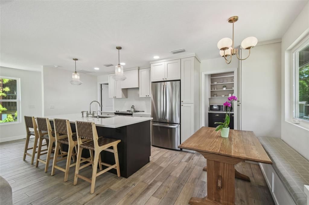 合同活跃: $764,000 (3 贝兹, 2 浴室, 1632 平方英尺)