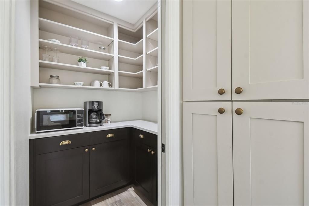 合同活跃: $764,000 (3 贝兹, 2 浴室, 1632 平方英尺)