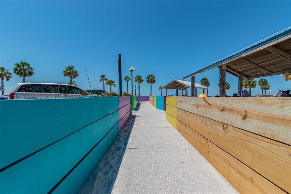 合同活跃: $764,000 (3 贝兹, 2 浴室, 1632 平方英尺)