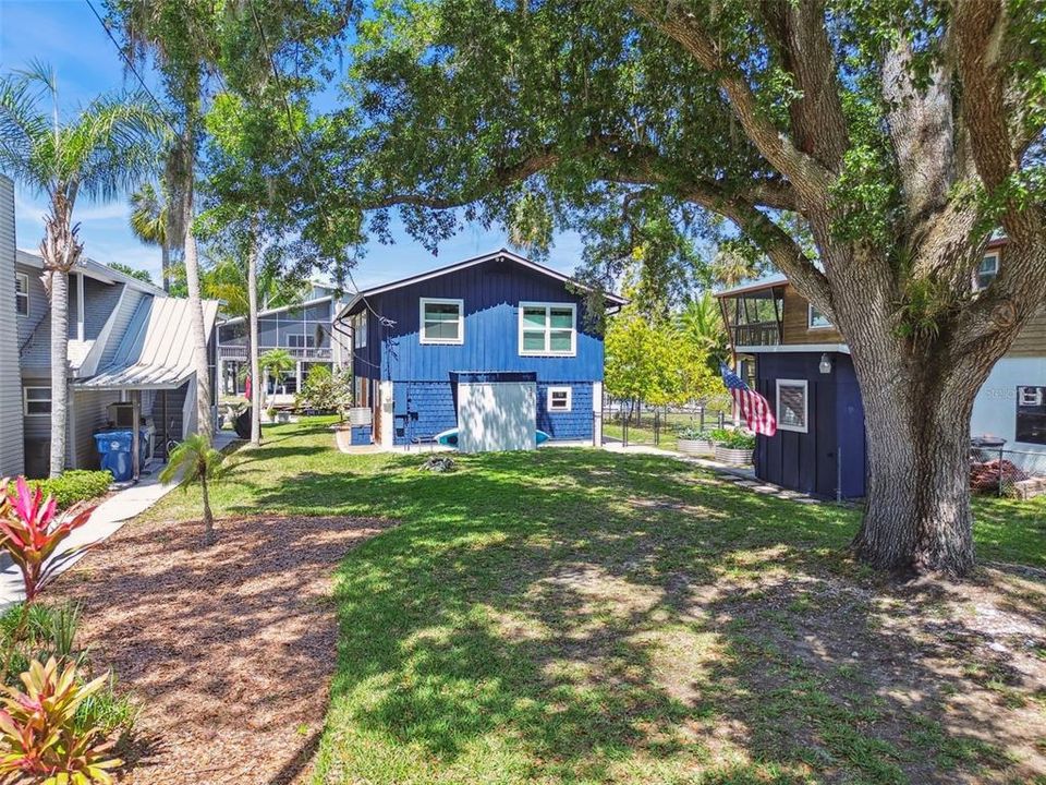 合同活跃: $764,000 (3 贝兹, 2 浴室, 1632 平方英尺)