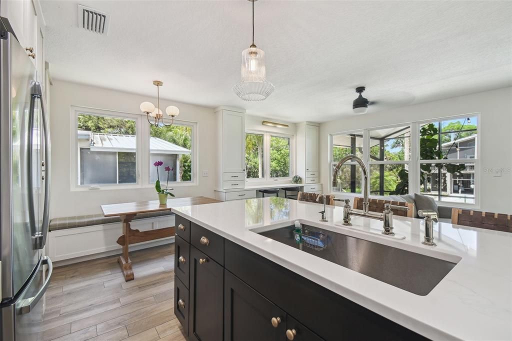 合同活跃: $764,000 (3 贝兹, 2 浴室, 1632 平方英尺)