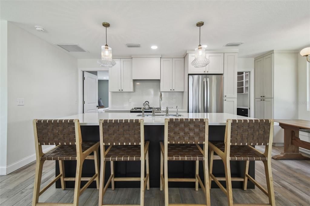 合同活跃: $764,000 (3 贝兹, 2 浴室, 1632 平方英尺)