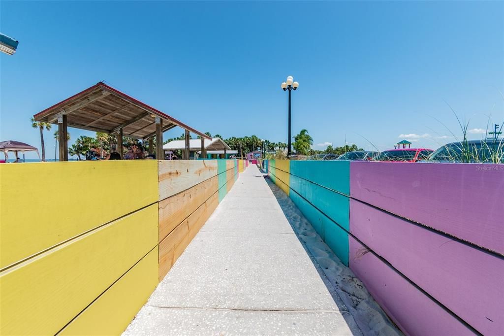 合同活跃: $764,000 (3 贝兹, 2 浴室, 1632 平方英尺)