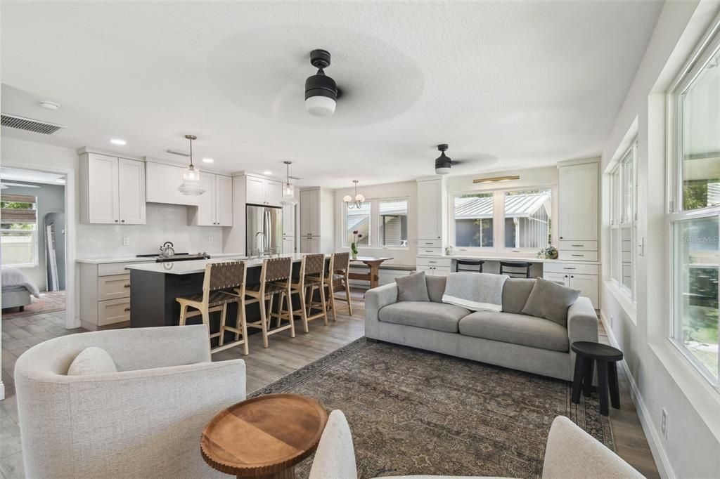 合同活跃: $764,000 (3 贝兹, 2 浴室, 1632 平方英尺)