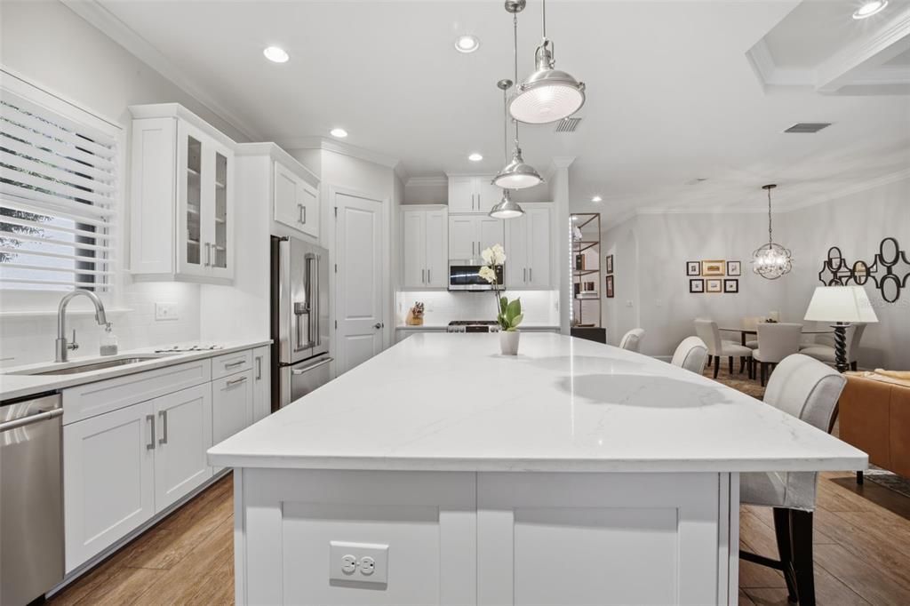 For Sale: $750,000 (3 beds, 3 baths, 2275 Square Feet)