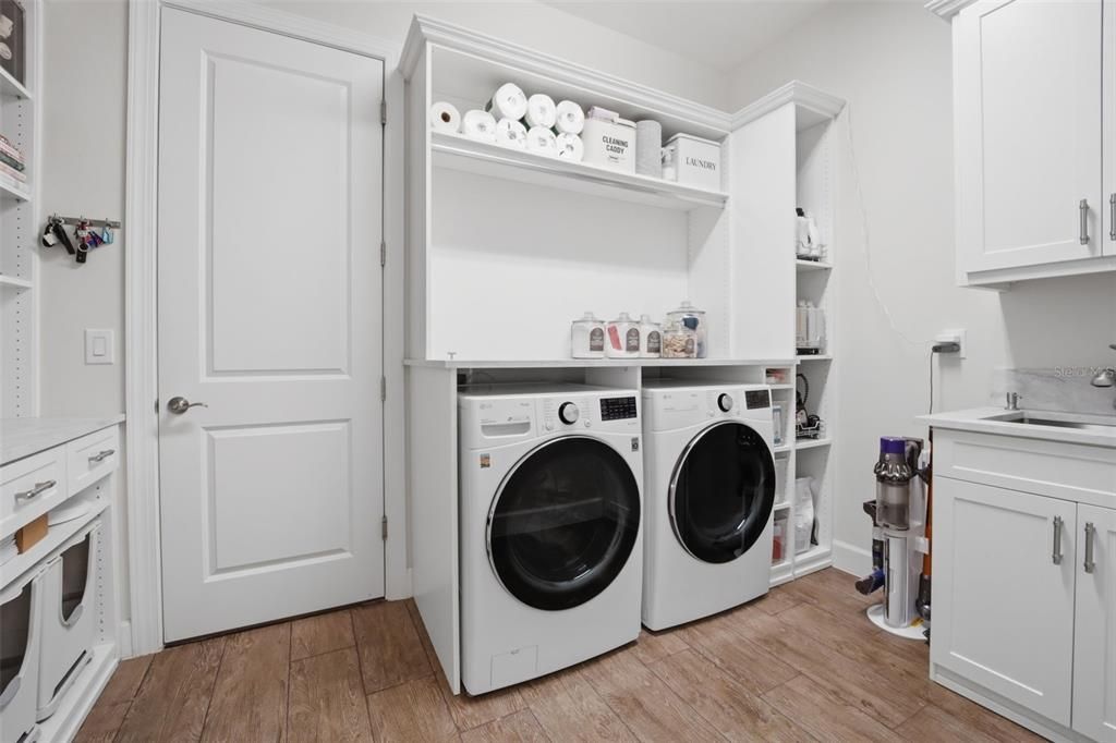 For Sale: $750,000 (3 beds, 3 baths, 2275 Square Feet)