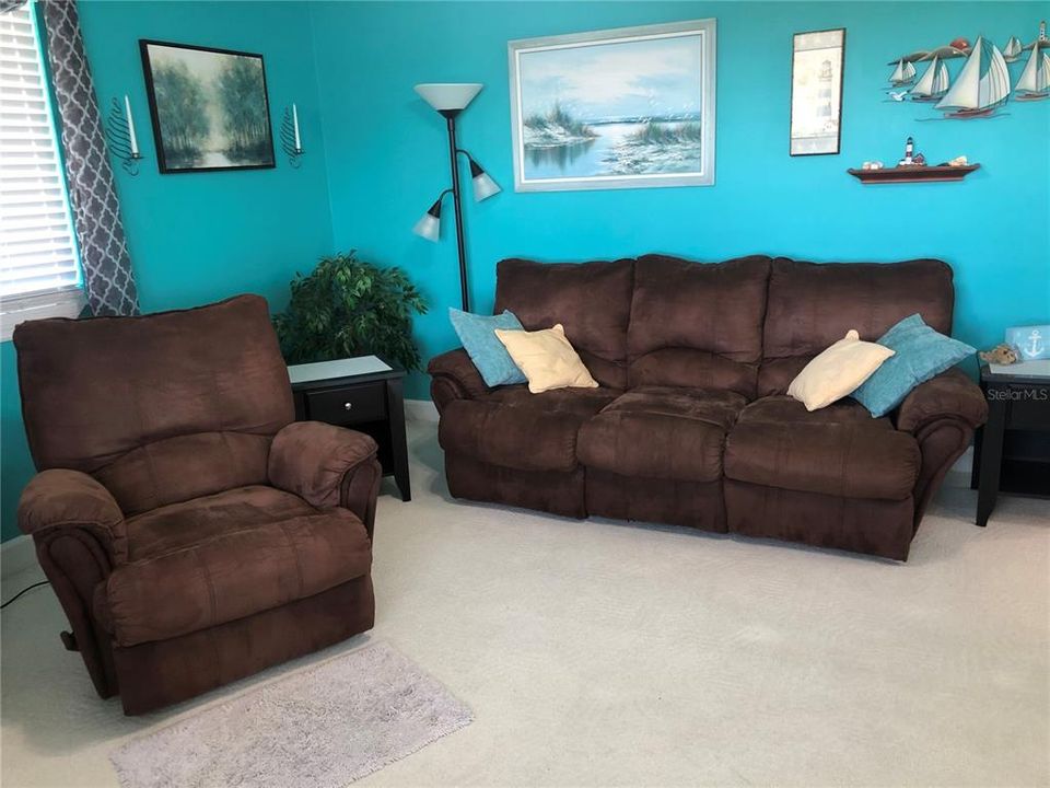 待售: $120,000 (2 贝兹, 2 浴室, 816 平方英尺)