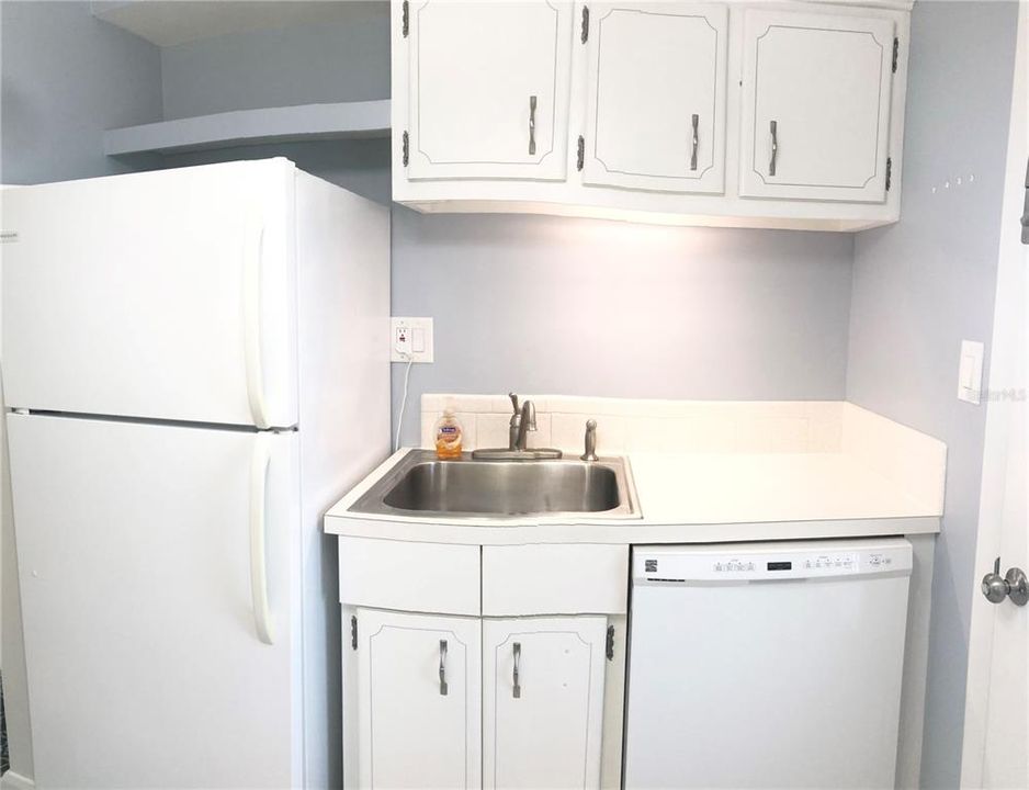 待售: $120,000 (2 贝兹, 2 浴室, 816 平方英尺)