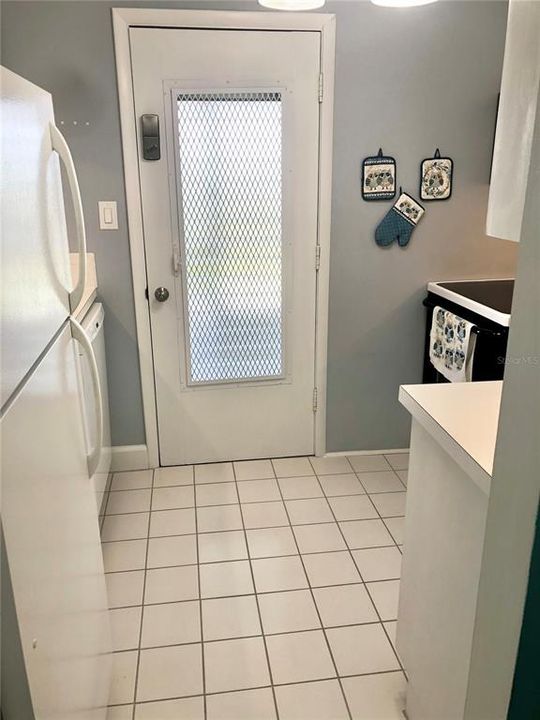 待售: $120,000 (2 贝兹, 2 浴室, 816 平方英尺)