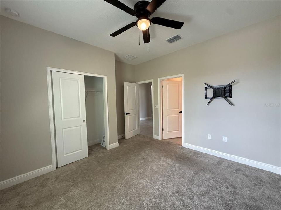 出租: $3,000 (3 贝兹, 3 浴室, 2170 平方英尺)