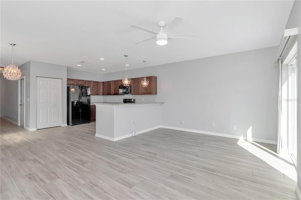 For Sale: $355,000 (3 beds, 2 baths, 1670 Square Feet)