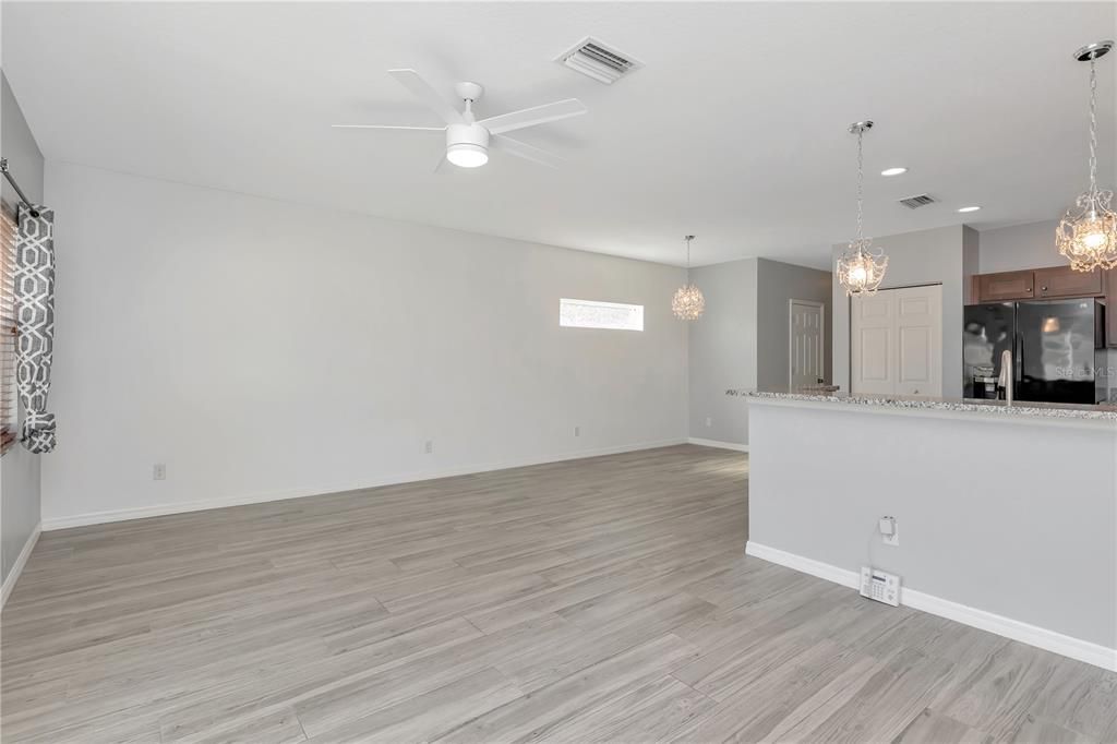 For Sale: $355,000 (3 beds, 2 baths, 1670 Square Feet)