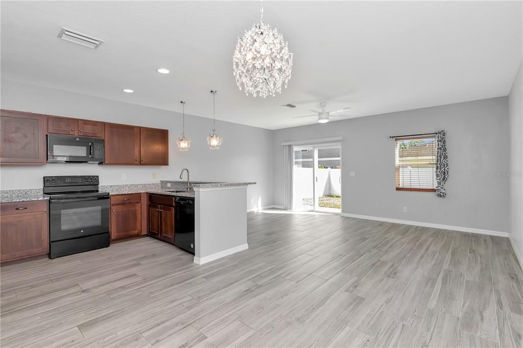 For Sale: $355,000 (3 beds, 2 baths, 1670 Square Feet)