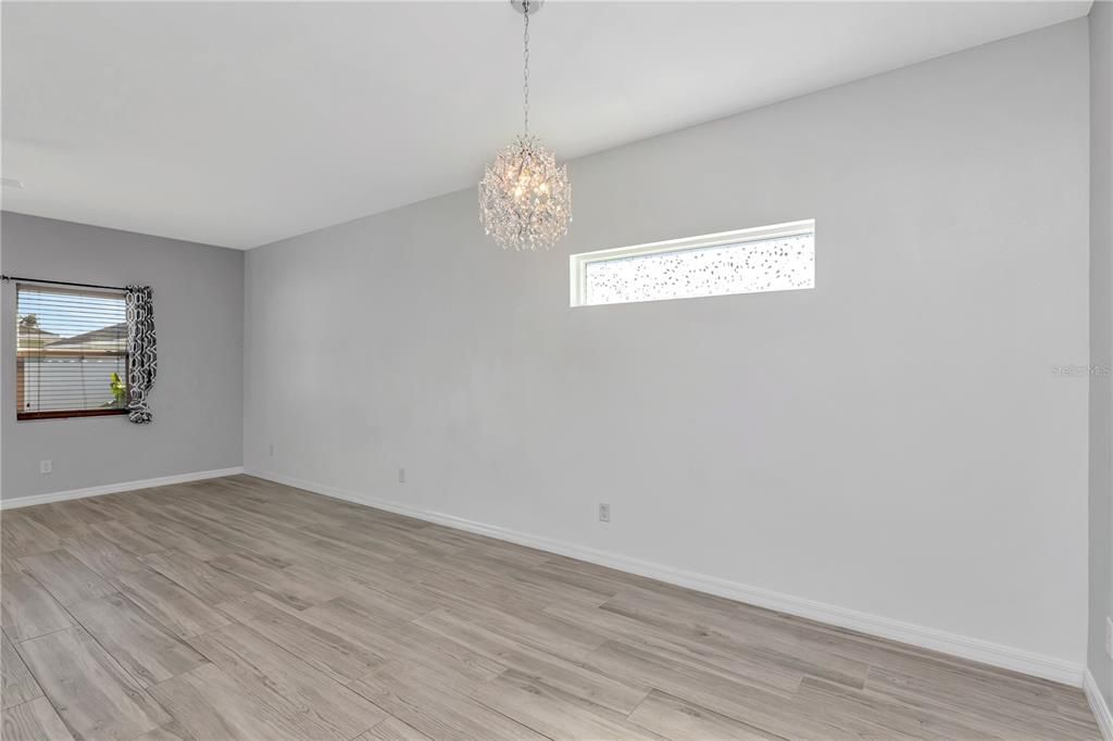 For Sale: $355,000 (3 beds, 2 baths, 1670 Square Feet)