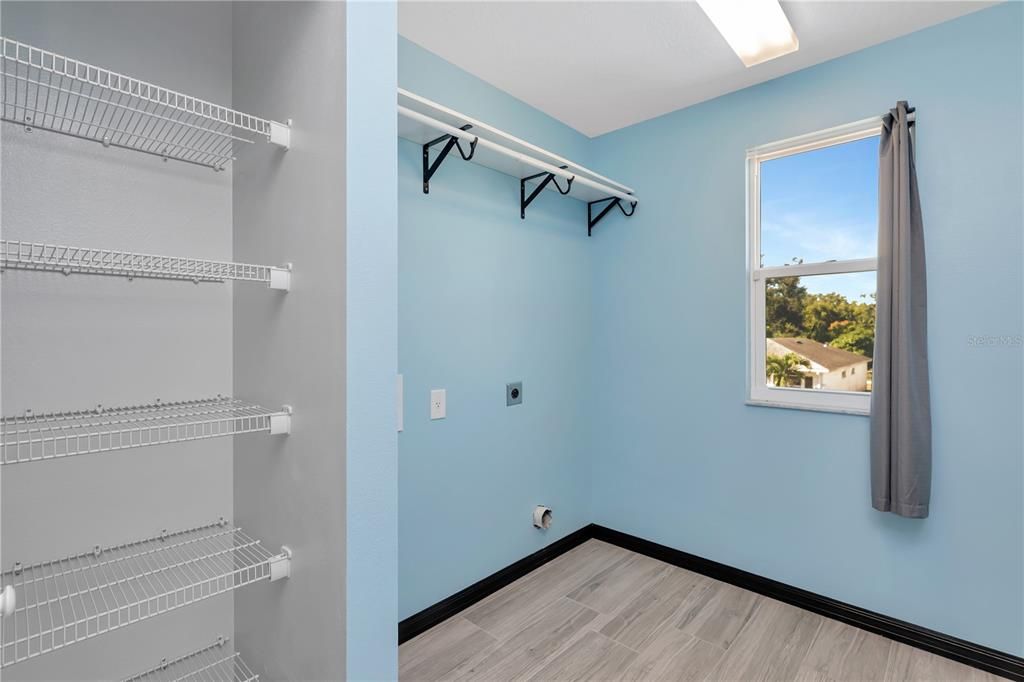 For Sale: $355,000 (3 beds, 2 baths, 1670 Square Feet)