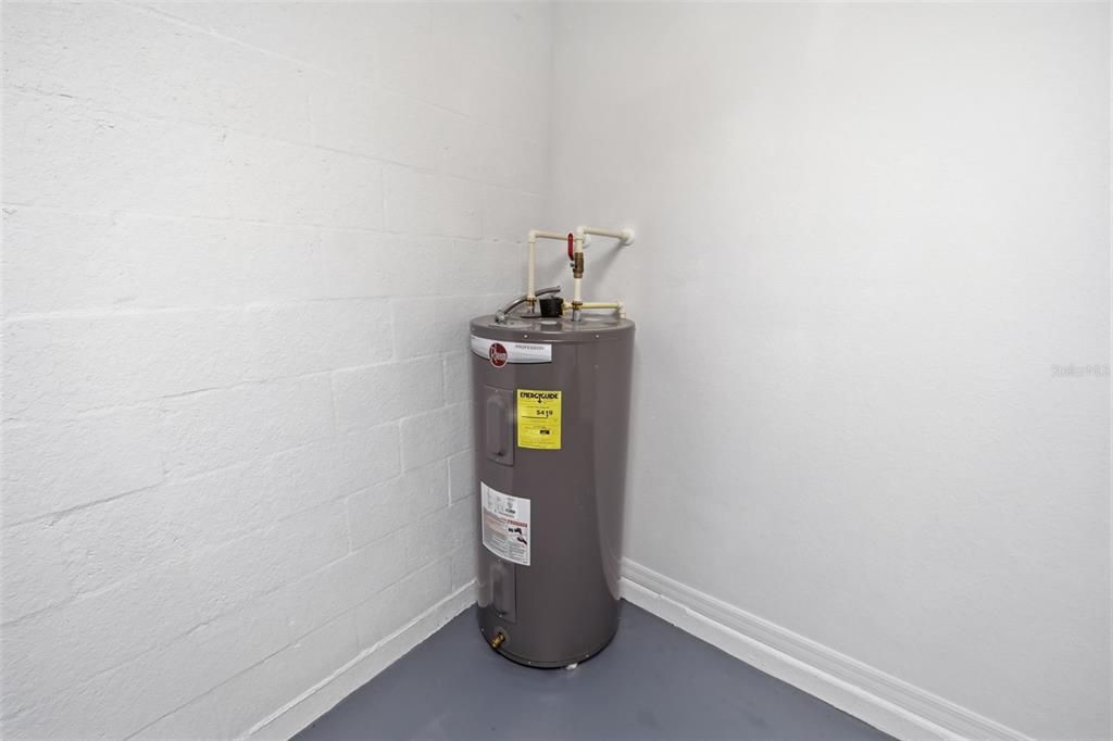 For Sale: $355,000 (3 beds, 2 baths, 1670 Square Feet)