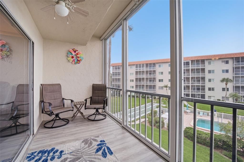 Active With Contract: $199,000 (1 beds, 1 baths, 981 Square Feet)