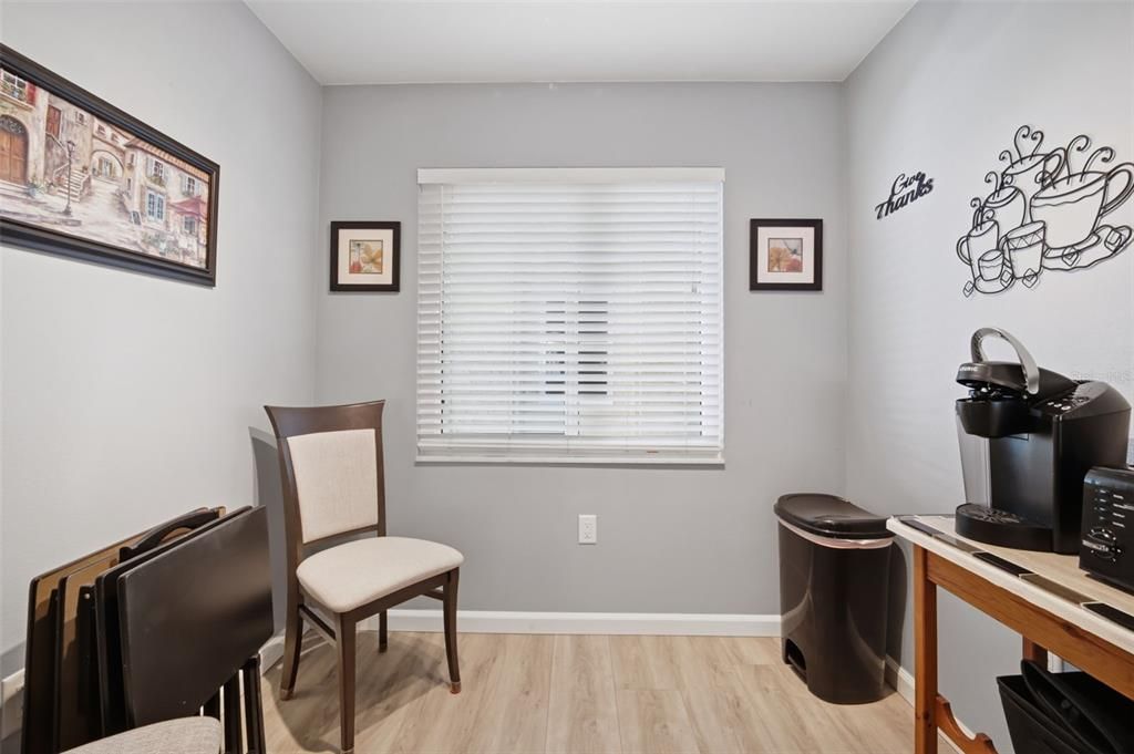 Active With Contract: $199,000 (1 beds, 1 baths, 981 Square Feet)