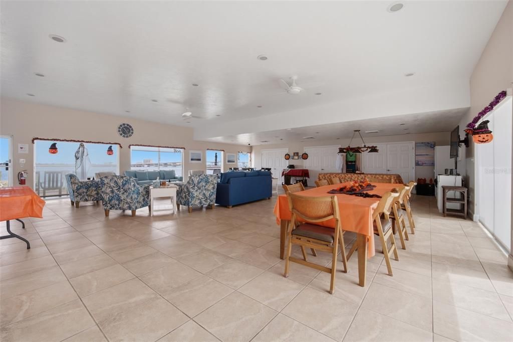 Active With Contract: $199,000 (1 beds, 1 baths, 981 Square Feet)