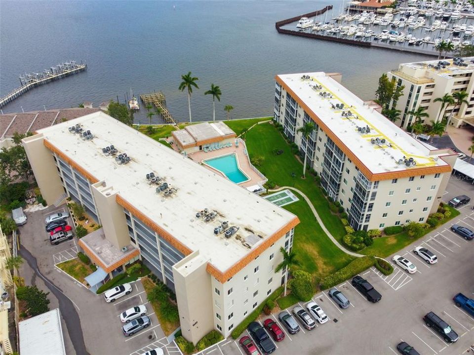 Active With Contract: $199,000 (1 beds, 1 baths, 981 Square Feet)