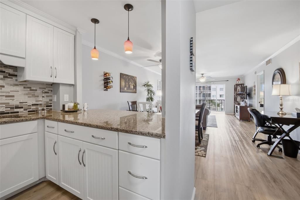 Active With Contract: $199,000 (1 beds, 1 baths, 981 Square Feet)